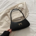 Bolso de hombro minimalista de cuero PU negro con un delicado lazo dorado elegante - Negro