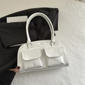 Bolso tote blanco de piel sintética con bolsillos delanteros y herrajes de plata - Blanco