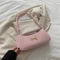 Bolso de hombro rosa de cuero PU con lazo de metal dorado y diseño minimalista - Rosa