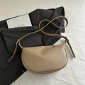 Borsa a tracolla minimalista color kaki in morbida pelle PU con fibbia in metallo - Cachi