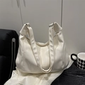 Borsa tote in vernice bianca lucida con tracolla regolabile e morbido design moderno - Bianco (Senza Ciondolo)