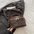 Secchiello chic leopardato con finiture in pelle marrone e cerniere dorate per donna - Marrone
