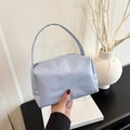 Elegante bolso de hombro azul claro para mujer con acabado liso y asa superior - Sin colgante / Azul