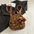 Mini borsa a tracolla in velluto a coste leopardato con grazioso ciondolo a orsetto - Con Ciondolo / Marrone