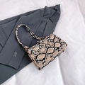 Borsa a tracolla minimalista beige e nera motivo serpente con dettaglio tracolla annodata - Cachi