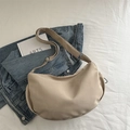 Borsa a tracolla minimalista in nylon beige a mezzaluna con tracolla regolabile e coulisse - Cachi