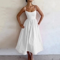 Elegante witte maxi-jurk met spaghettibandjes, hoge taille en een wijde rok - S / Wit