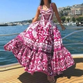 Abito lungo bohémien con stampa rosa sul ponte di uno yacht vicino al mare - Stampa Magenta