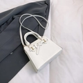 Bolso de mano blanco clásico de gran capacidad en cuero con detalles dorados - Blanco