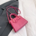 Bolso de mano de cuero rosa de moda con detalle de lazo y hebilla de metal dorado - rosa intenso
