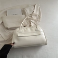 Borsa bowling vintage minimalista color crema con doppie spalline sottili in ecopelle - Bianco