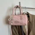 Sac à main rose texture serpent avec nœud perlé et breloques dorées sur support - Sans Pendentif / Rose