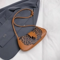 Sac bandoulière léopard avec boucle éclair et détail de sangle nouée - Brun Jaune