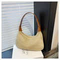 Detailansicht der Stroh-Hobo-Tasche mit Textur und braunem Leder-Schultergurt - Braun