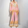 Detail van blouse en broek met wijde pijpen met barokprint en elegante gouden patronen - 3XL / Roze Print