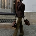 Elegante blazer oversize marrón oscuro con pantalones anchos para un estilo urbano chic - S / Marrón Oscuro