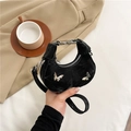 Mini borsa nera a mezzaluna con farfalle d'argento e tracolla in pelle elegante - Nero