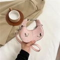 Borsa rosa a mezzaluna con farfalle metalliche e finitura lucida elegante - Rosa