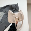 Elegante bolso de silla de montar crema con hebilla D dorada y correa de hombro anudada - Blanco