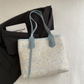 Blaue florale gewebte Shopper-Tasche mit hellblauen Lederriemen für den Sommer - Blau