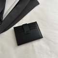 Portapatente minimalista in pelle nera con chiusura a fibbia a scatto verticale - Nero