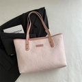 Sac fourre-tout rose matelassé à fleurs avec lanières en cuir et rivets dorés pour femme - Rose