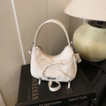 Elegante borsa a mezzaluna bianco crema con fiocco e tracolla regolabile versatile - Bianco