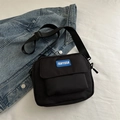 Sac bandoulière décontracté en nylon noir avec patch logo bleu et bandoulière - Noir