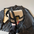 Borsa a sella retrò in tela bicolore bianco e nero con fibbia dorata metallica - Nero