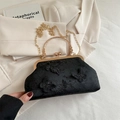 Sac à main chic en dentelle noire avec papillons dorés et bandoulière en chaîne - Noir