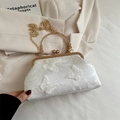 Sac shell vintage en dentelle blanche avec broderie papillon 3D et chaîne dorée - Blanc