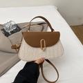 Bolso bandolera de cuero marrón y tejido de paja beige con elegantes detalles dorados - Blanco