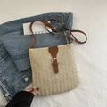 Borsa a tracolla in paglia intrecciata con finiture in pelle marrone e fibbia oro - Marrone