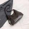 Bolso tote vintage de cuero marrón café con cremallera vertical y borla de adorno - Marrón