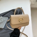 Sac bandoulière beige en patchwork pour femme avec boucle M dorée et lanière - Kaki