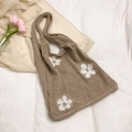 Sac fourre-tout au crochet marron avec des accents floraux blancs et texture ajourée - Kaki