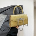 Elegante goldene Glitzer-Abendtasche mit silberner Strass-Schleife und Kette - Gold