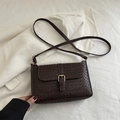 Bolso bandolera vintage francés en marrón oscuro con textura tejida y hebilla dorada - Marrón Oscuro