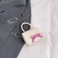 Mini borsa a tracolla avorio con fiocco viola brillante e catena d'argento - Bianco