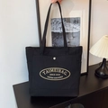 Grande borsa tote in tela nera con bottone a pressione e tasche laterali da studente - Nero