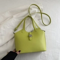 Borsa a secchiello verde lime in pelle PU con fibbia argento e tracolla regolabile - Verde