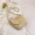 Bolso bandolera tejido en color beige con elegante cierre de perla y correa - Blanco Roto