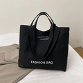 Borsa tote minimalista in tela nera con scritte bianche e doppi manici robusti - Nero