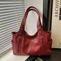 Borsa tote classica in ecopelle rosso scuro con doppi manici e dettagli in rivetti - Rosso