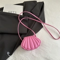 Mini borsa a tracolla rosa a forma di conchiglia in pelle sintetica trapuntata da donna - Rosa