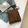Bolso bandolera bohemio marrón oscuro con flecos y correa ajustable de estilo vintage - Marrón