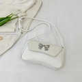 Bolso de hombro blanco crema con textura de cuadros y hebilla de lazo plateada - Blanco