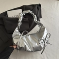 Bolso de hombro plateado metalizado con lazos decorativos y asa fruncida de moda - Plateado