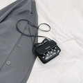 Mini sac bandoulière noir à pois blancs avec un nœud décoratif élégant sur le rabat - Noir