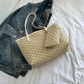 Conjunto de bolso tote de dos piezas con estampado de monograma en crema y marrón - Beige